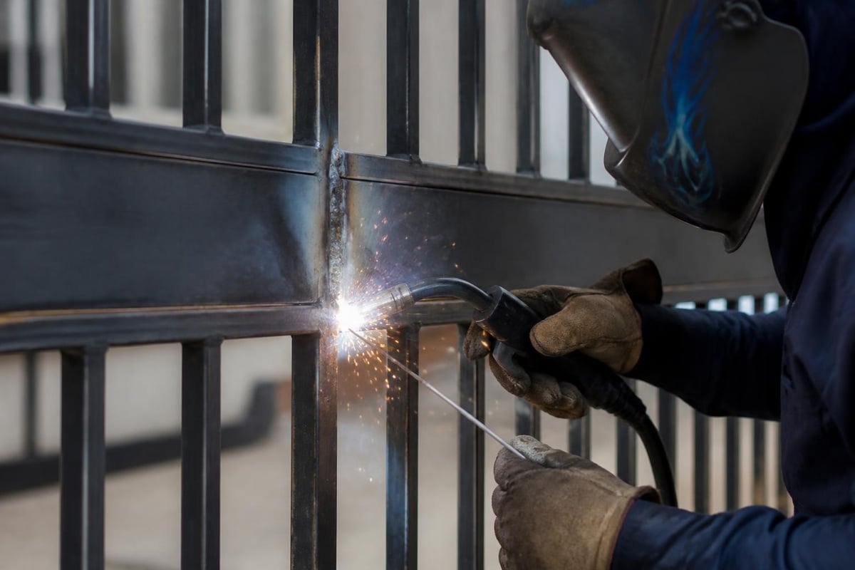 Welding metal gate components