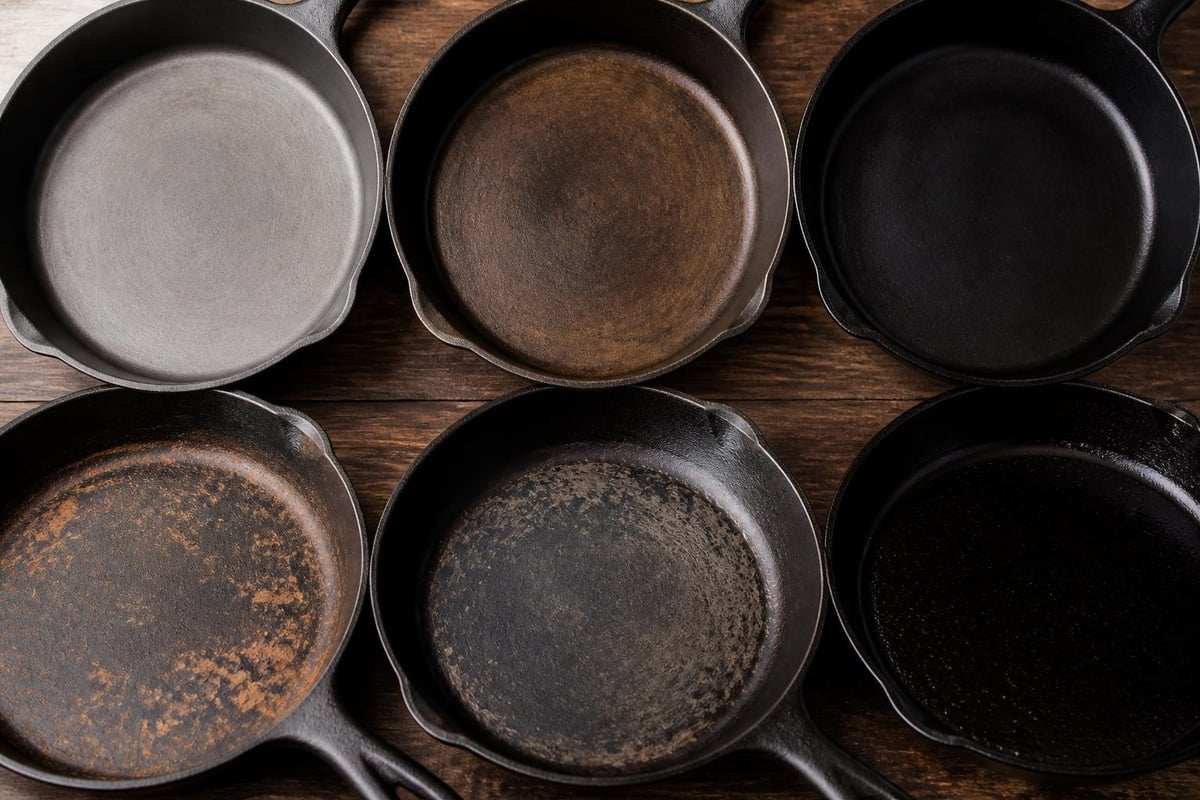 Carbon steel seasoning layers