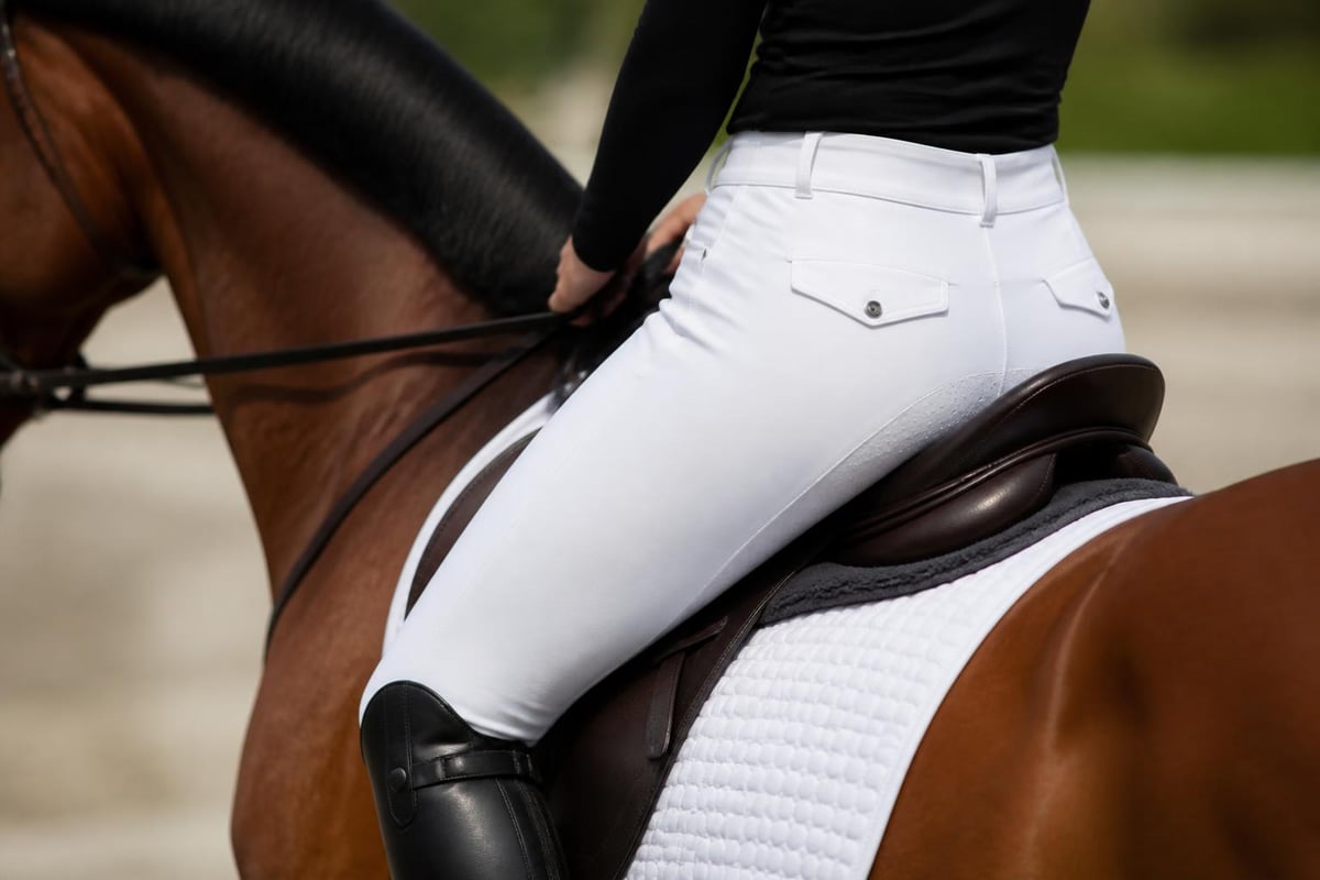 Quality construction elements in men's riding breeches