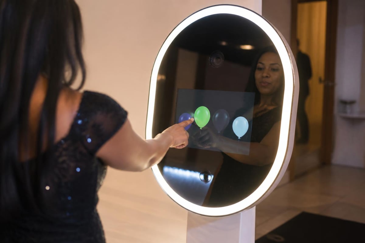 Selfie mirror technical components