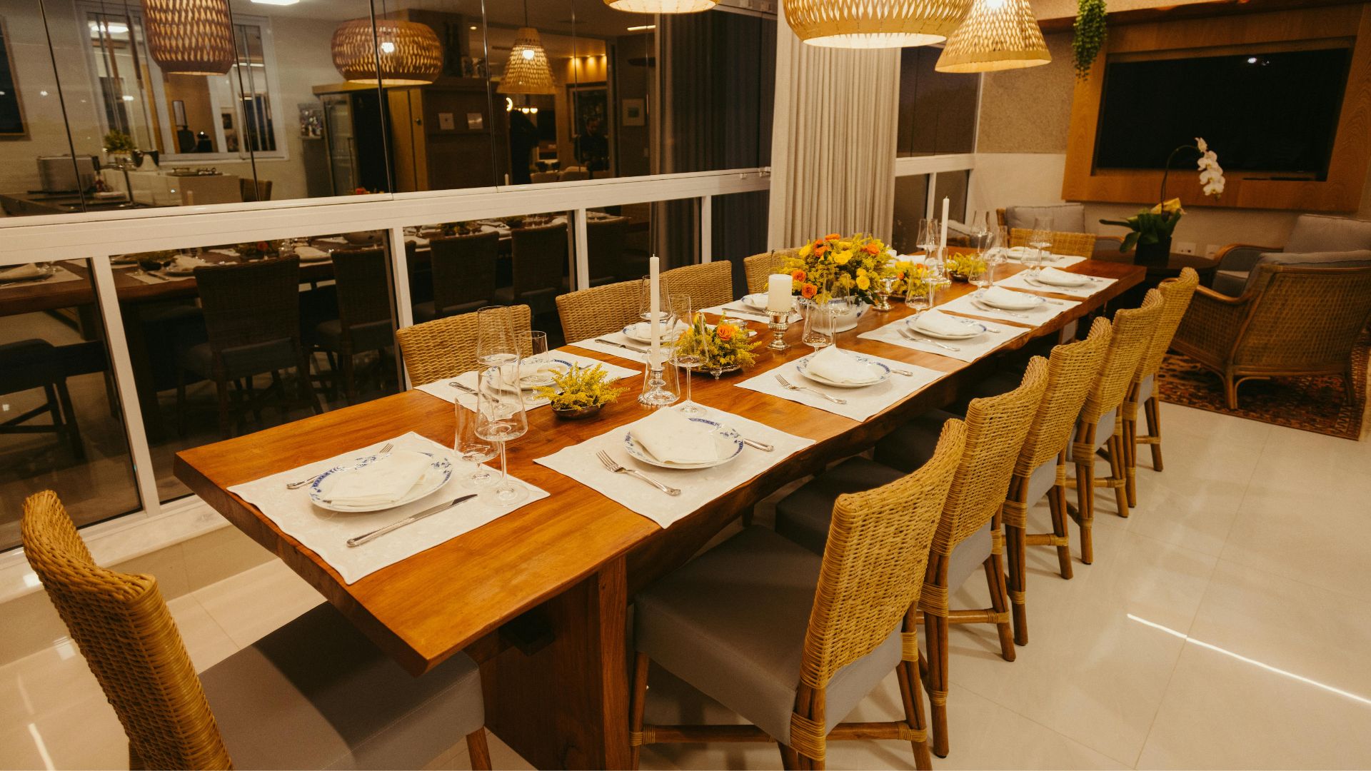 Key Factors in Selecting a Country Dining Room Table
