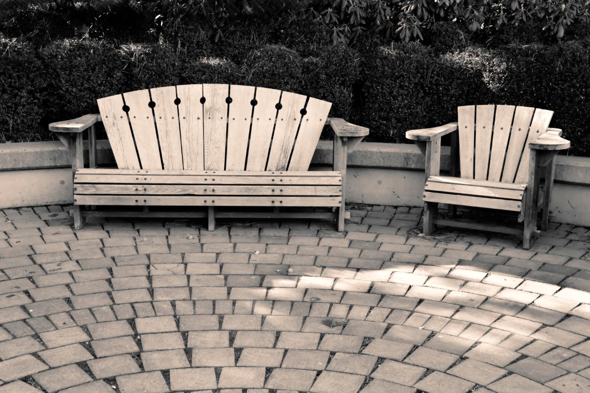 Choosing-the-Best-Materials-for-Rustic-Porch-Furniture.jpg Choosing the Best Materials for Rustic Porch Furniture