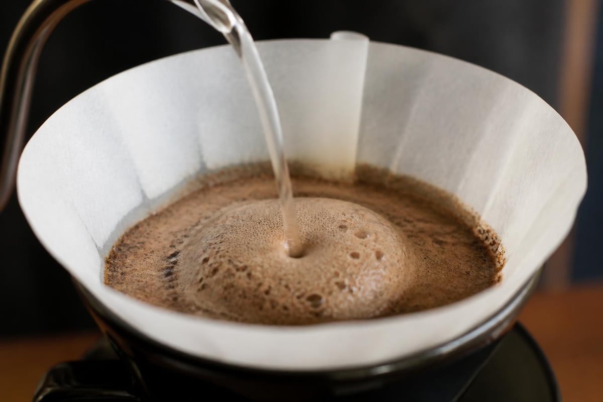Coffee bloom and extraction process