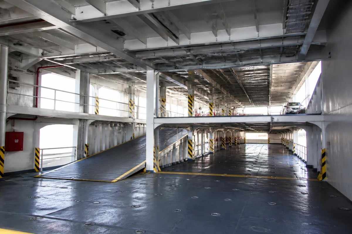 Car freighter deck layout