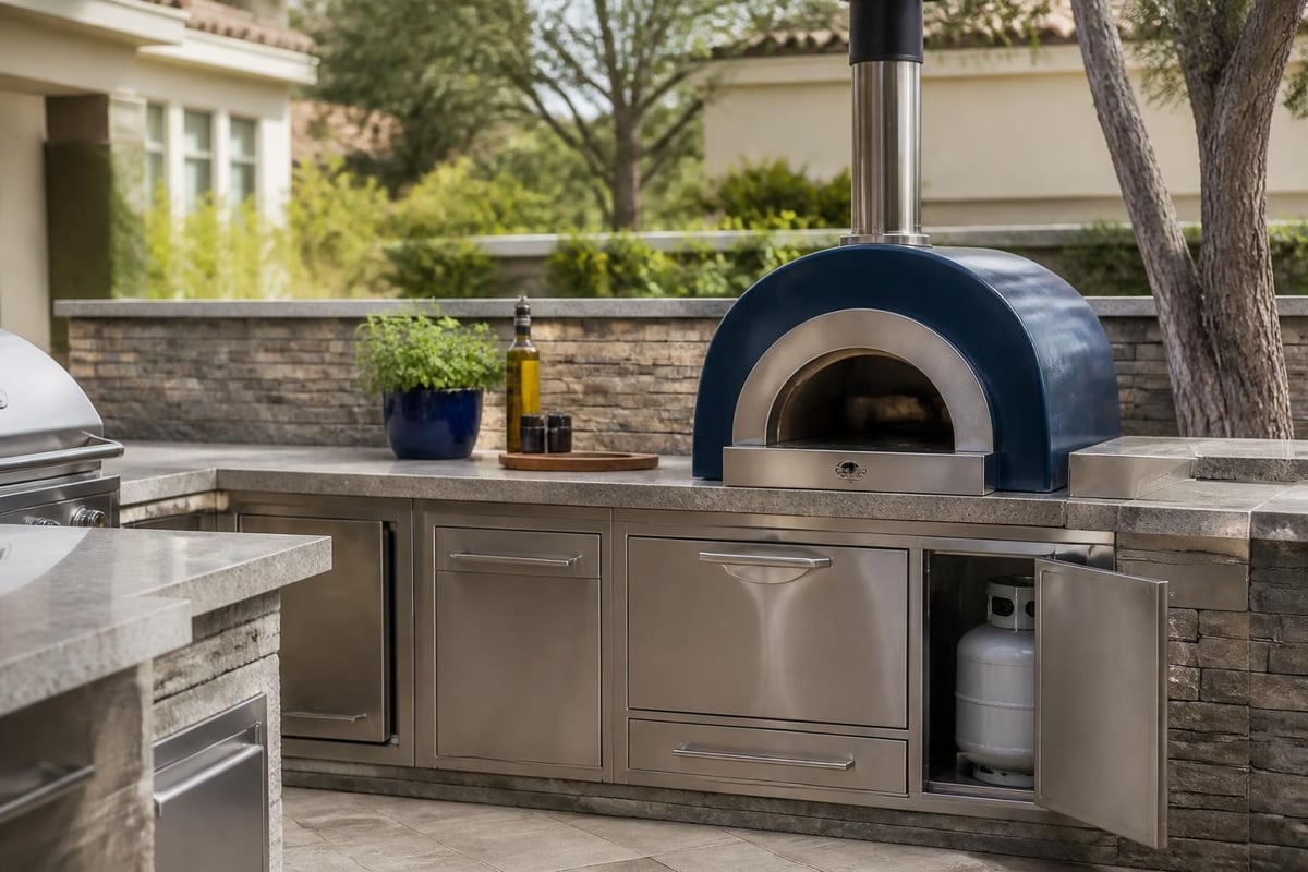 Outdoor kitchen layout with pizza oven