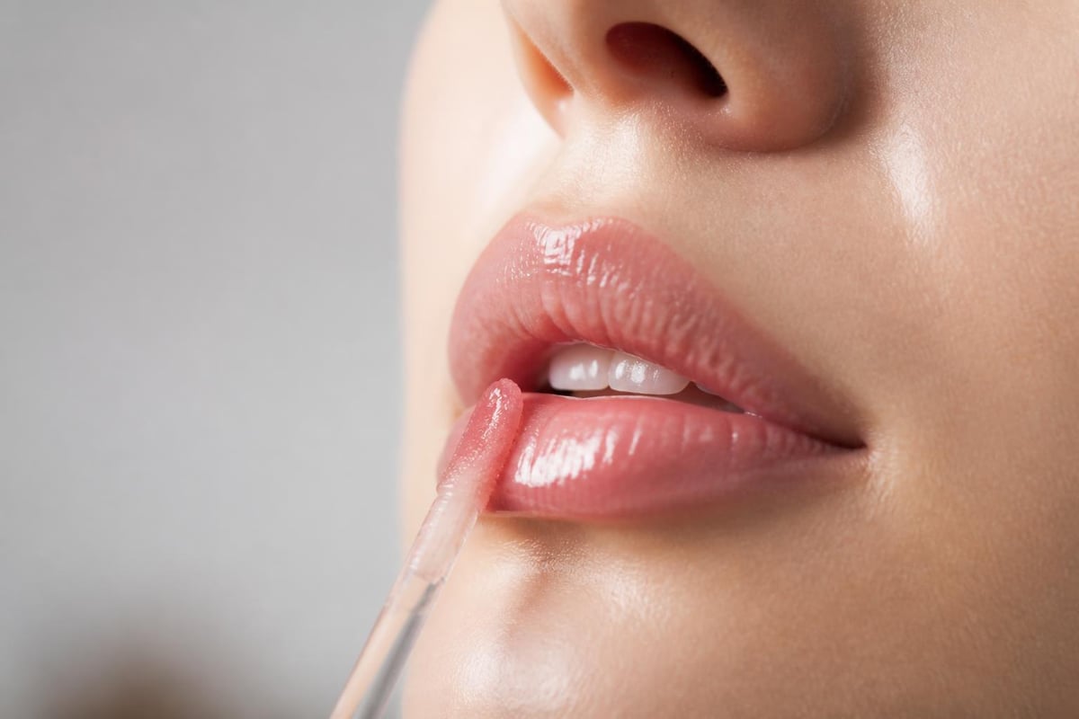 How lip oil hydrates and protects