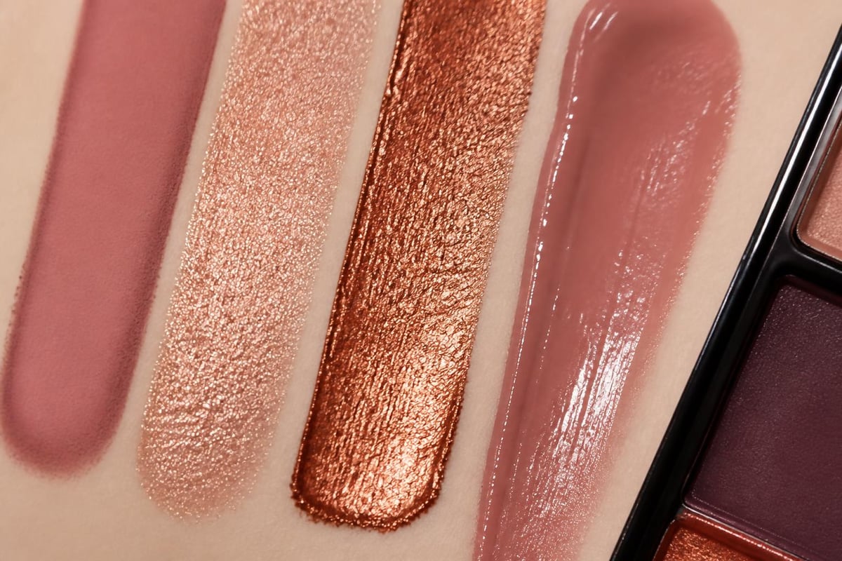 Eyeshadow formula comparison