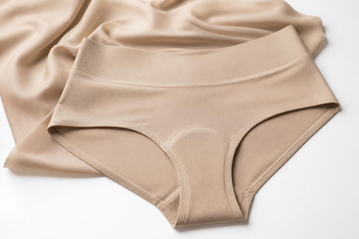 Seamless underwear construction