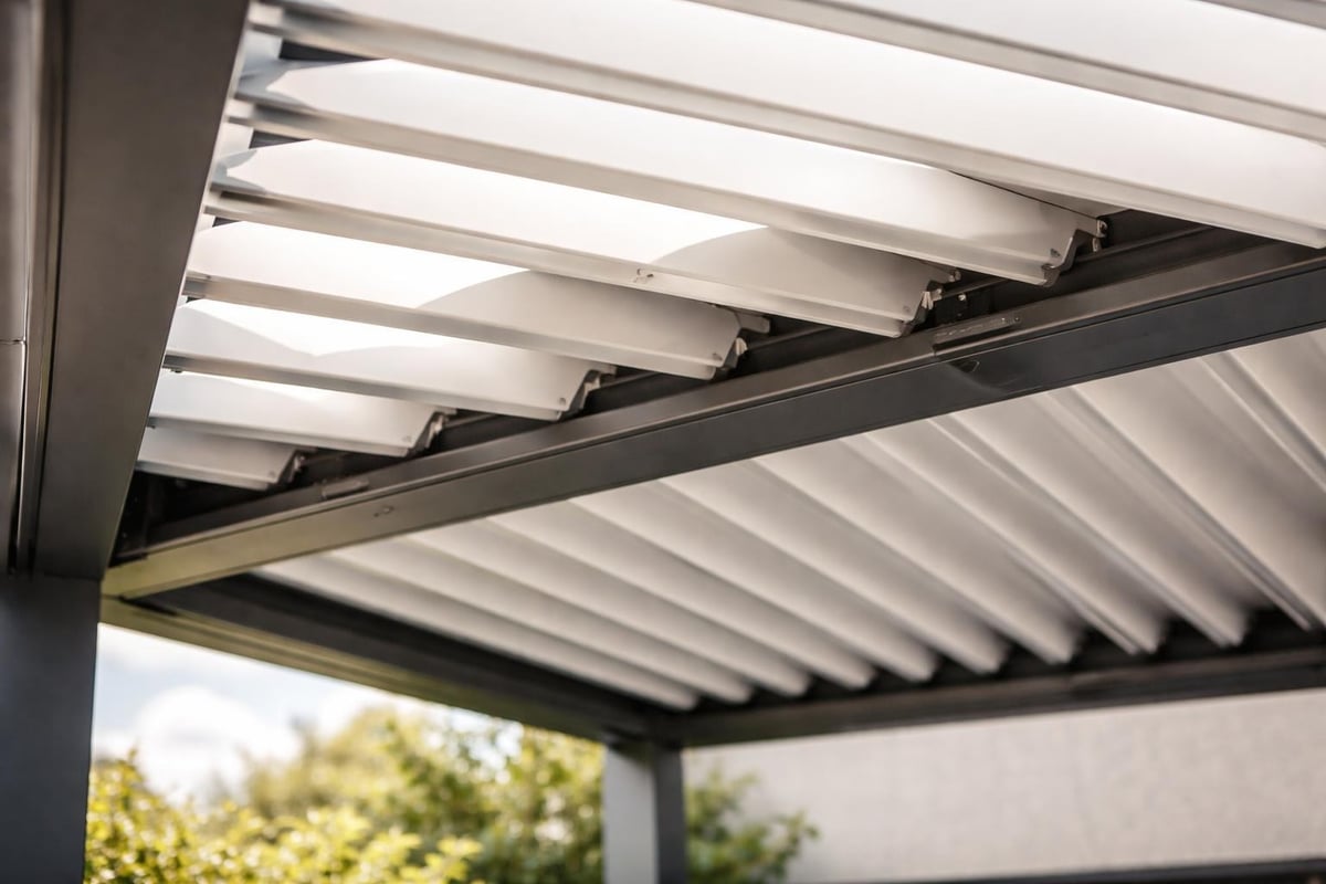 Pergola louvre adjustment system