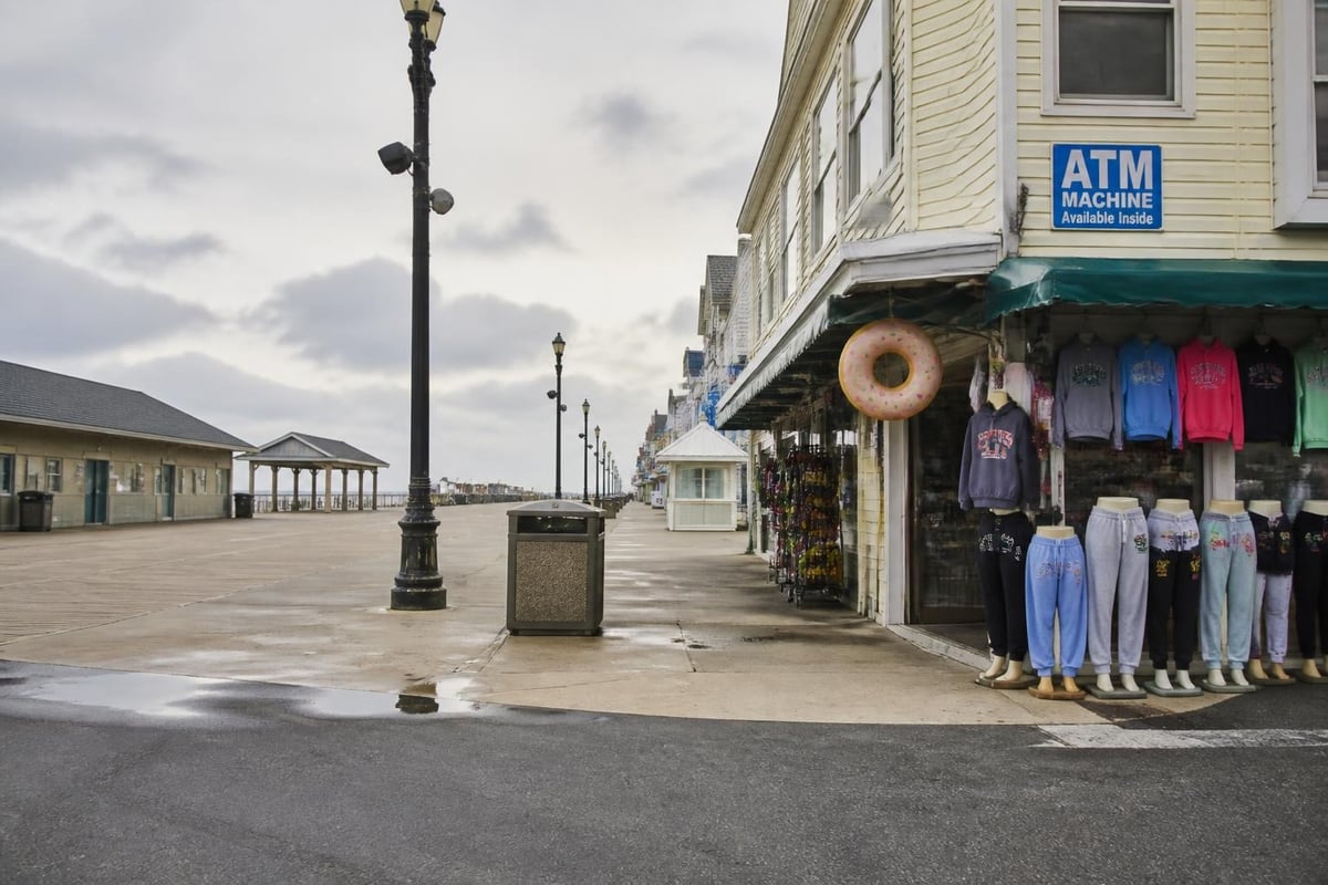 Old Orchard Beach seasonal retail calendar