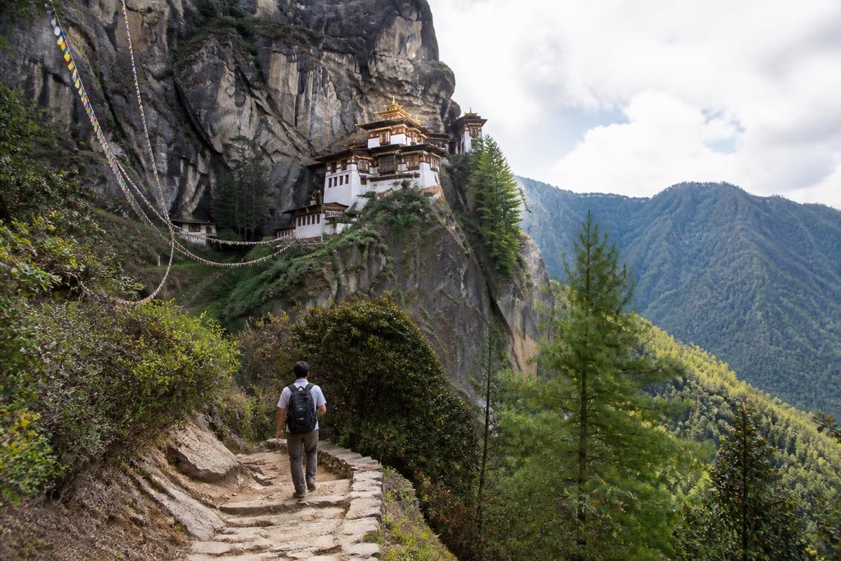 Tiger's Nest monastery cliff location