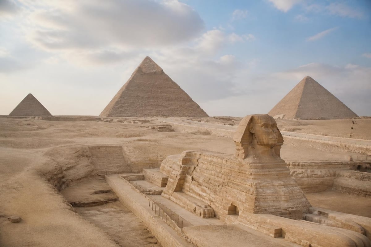 Pyramids of Giza complex layout