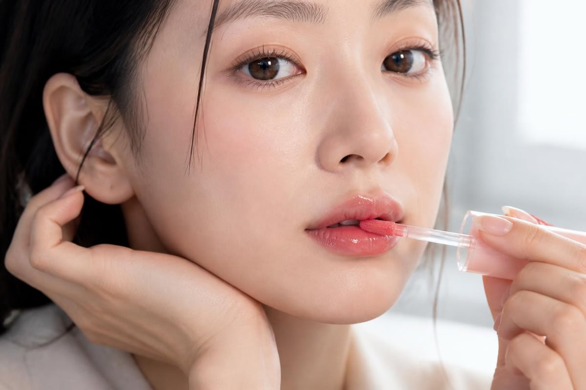 Lip oil application technique
