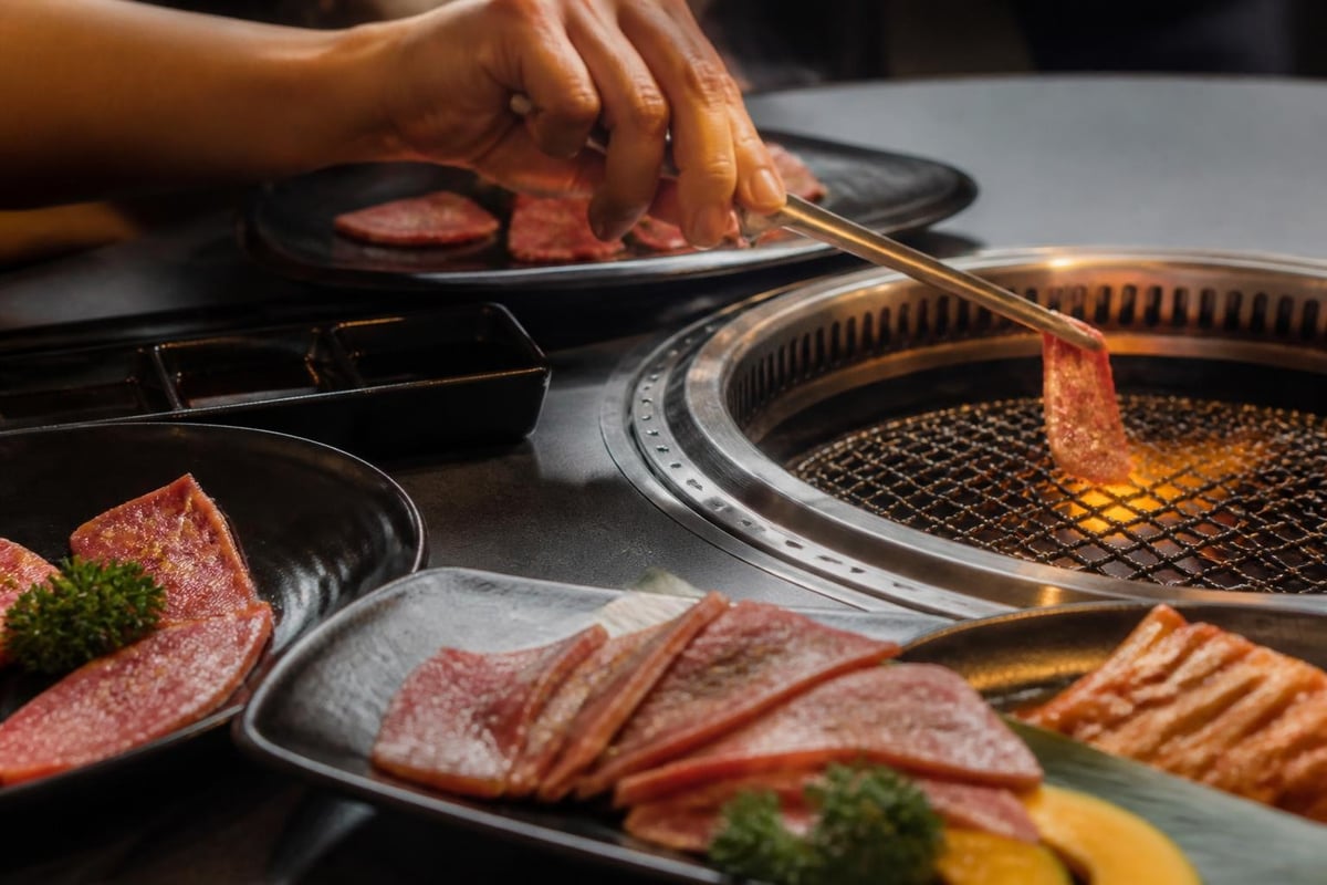 Interactive yakiniku grilling experience