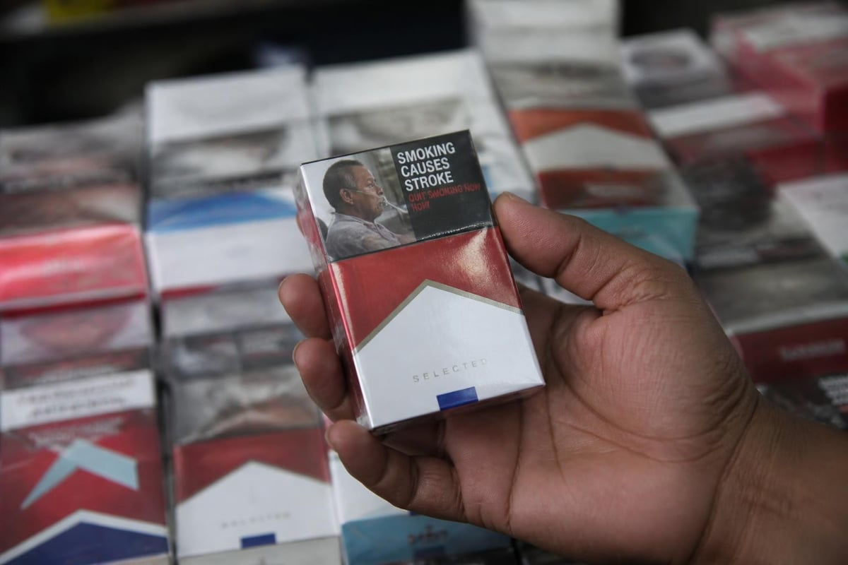 Cigarette packet information hierarchy
