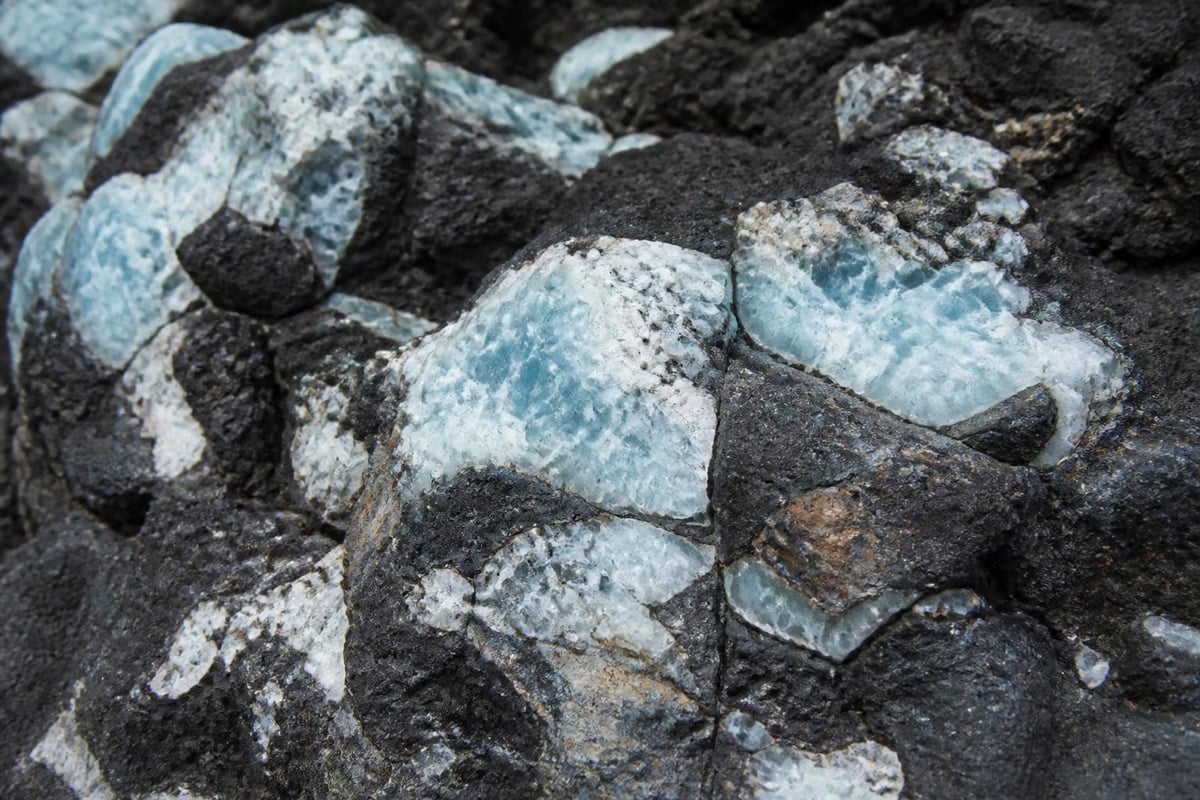 Larimar formation geology