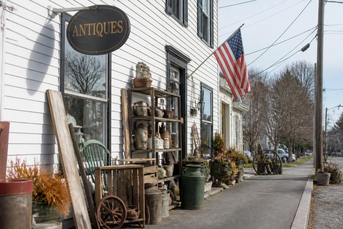Map showing antique shop regions across Maine