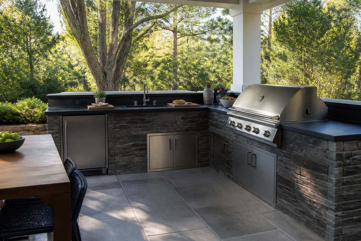 Kitchen work triangle in L-shaped layout
