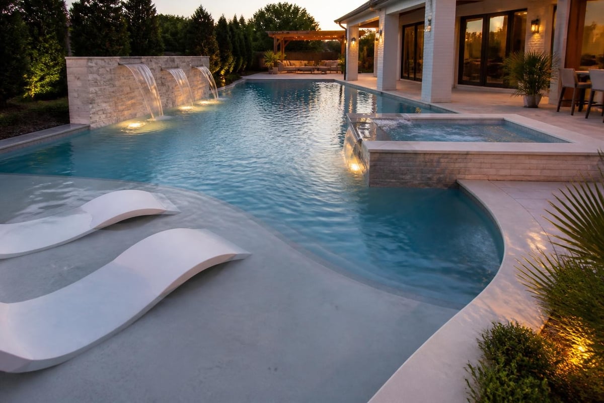 Custom pool design features