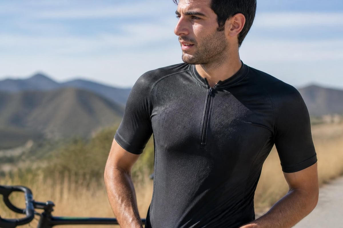 Technical cycling shirt fabric comparison