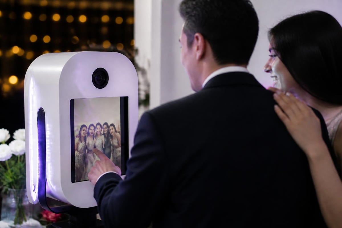 Strategies for maximizing photo booth guest participation