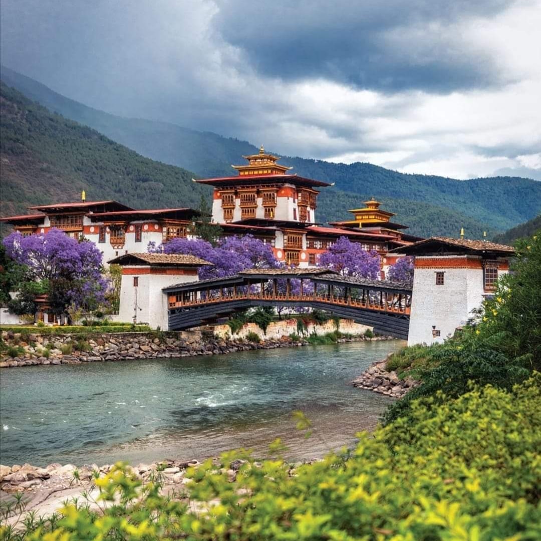 Punakha Dzong 2.jpg Punakha Dzong 2.jpg