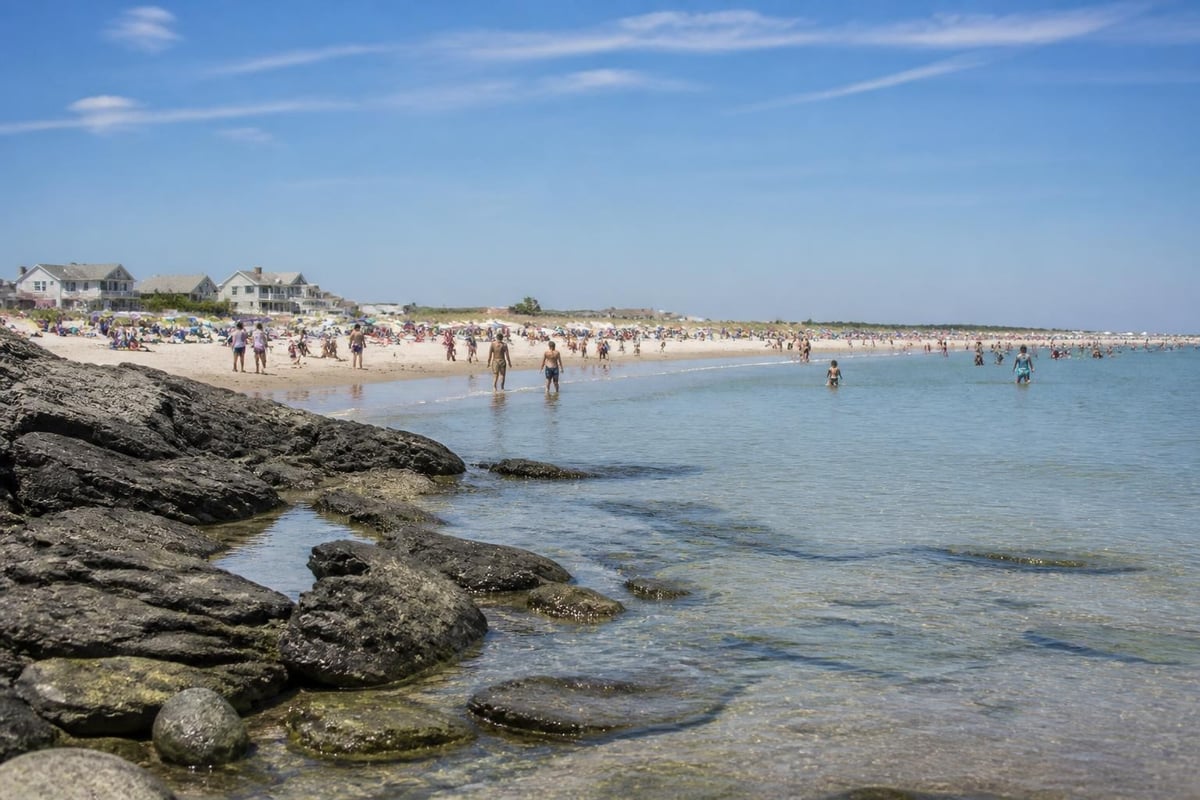 Fortunes Rocks Beach features