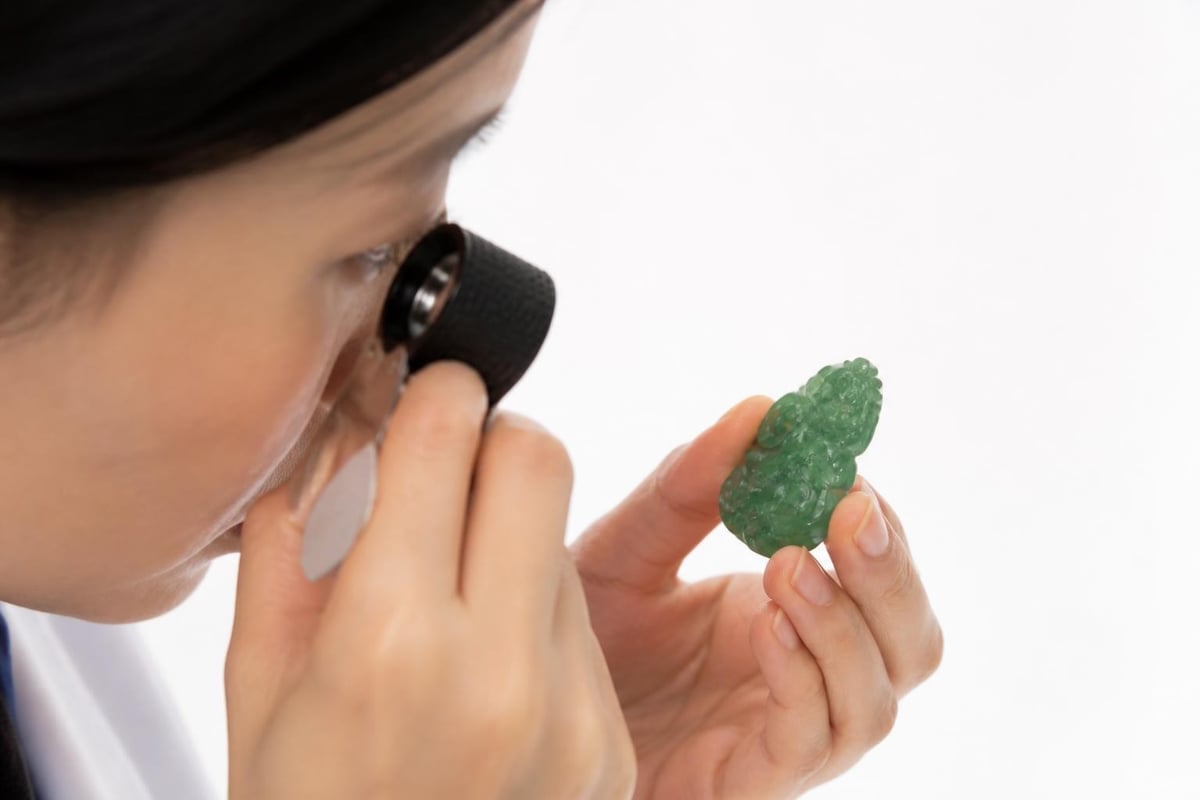 Quality assessment in hand carved jewelry