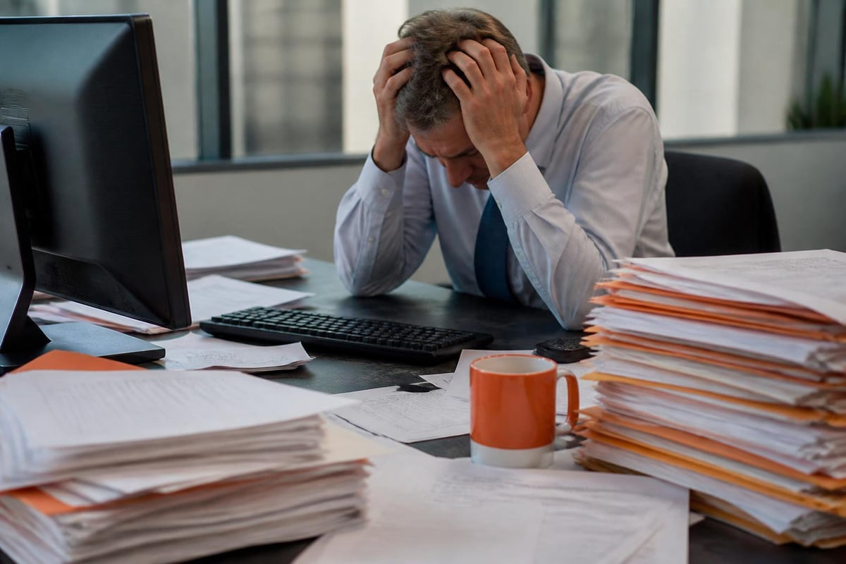 Capture Leads Without Losing Revenue to Manual Errors Lead data degradation timeline