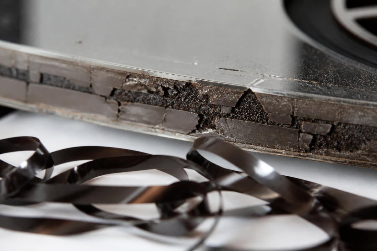 VHS tape magnetic structure