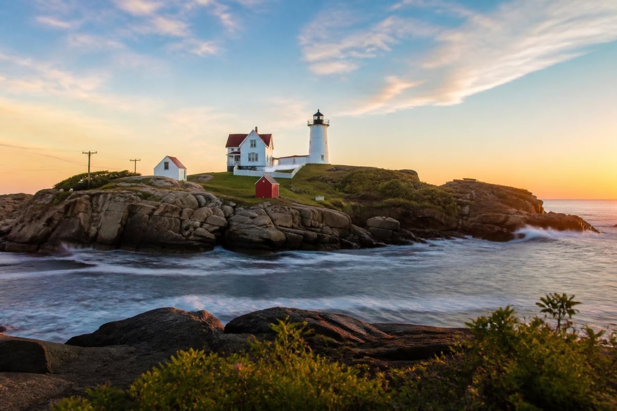 Photography composition at Nubble