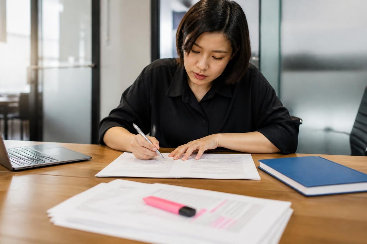 Grammar checking workflow stages