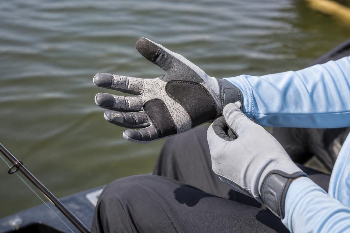 Fishing glove features
