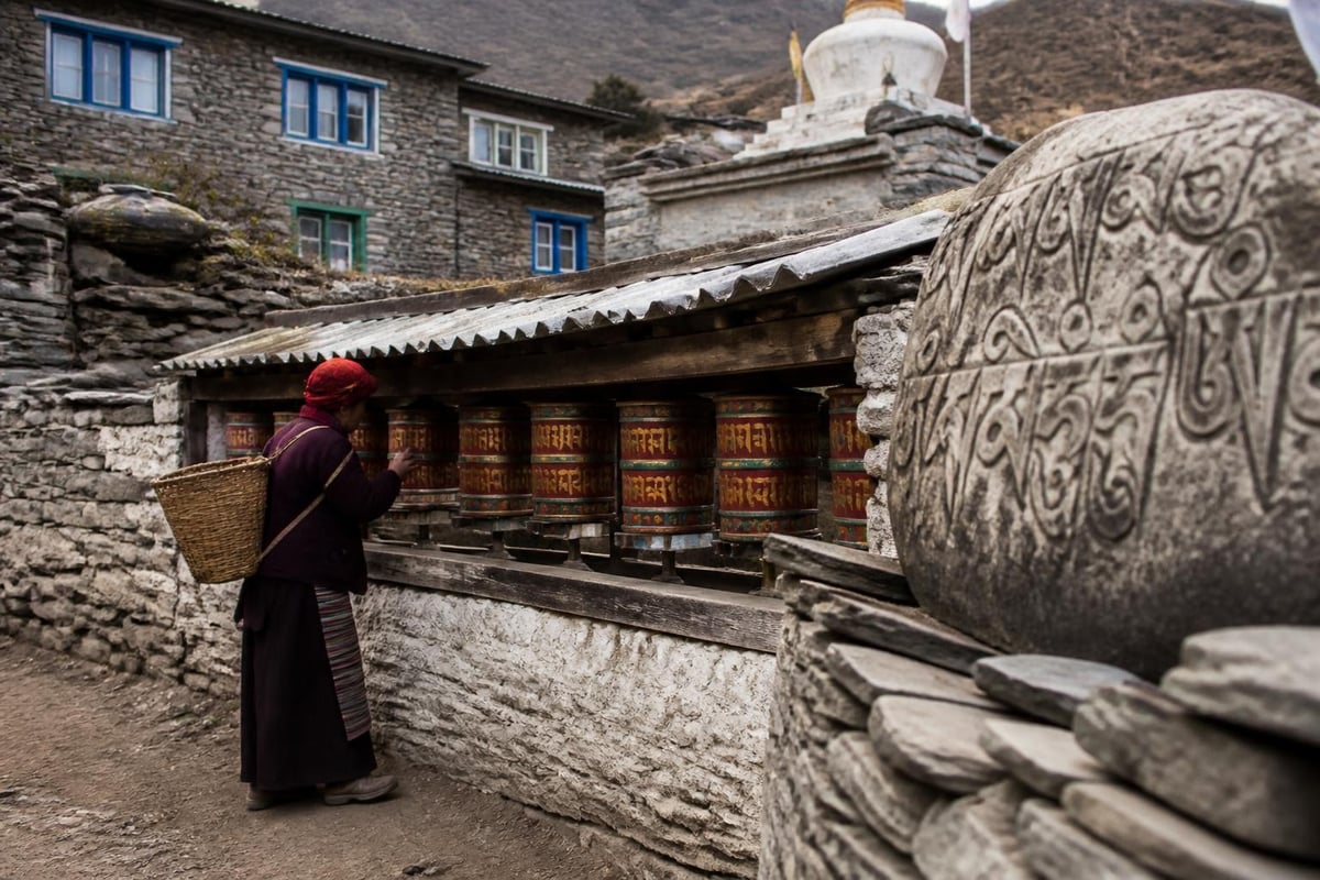 Sherpa cultural practices along trek
