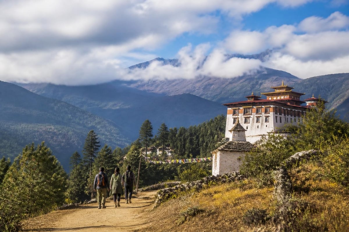 Seasonal weather comparison for Bhutan travel planning