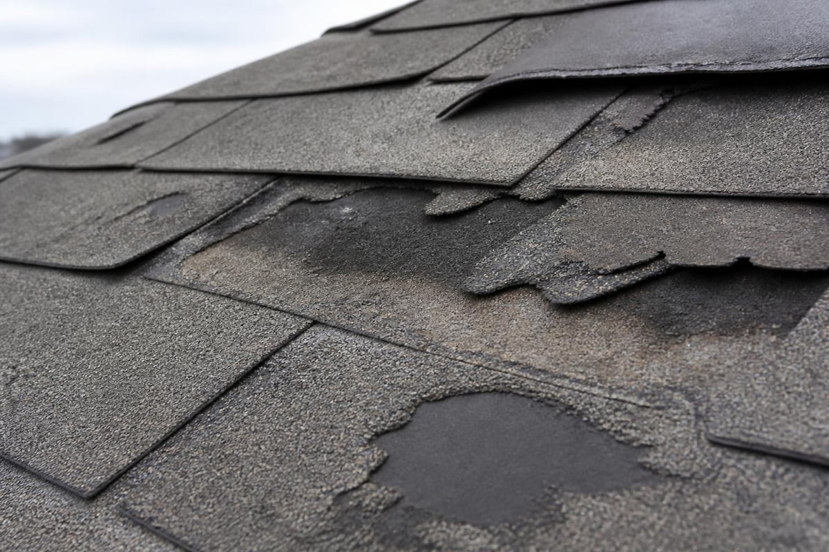 Wind damage patterns on roofs
