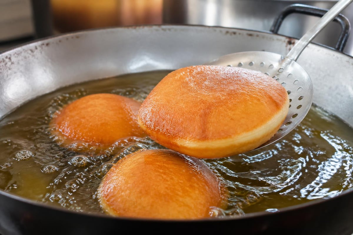 Vetkoek frying technique