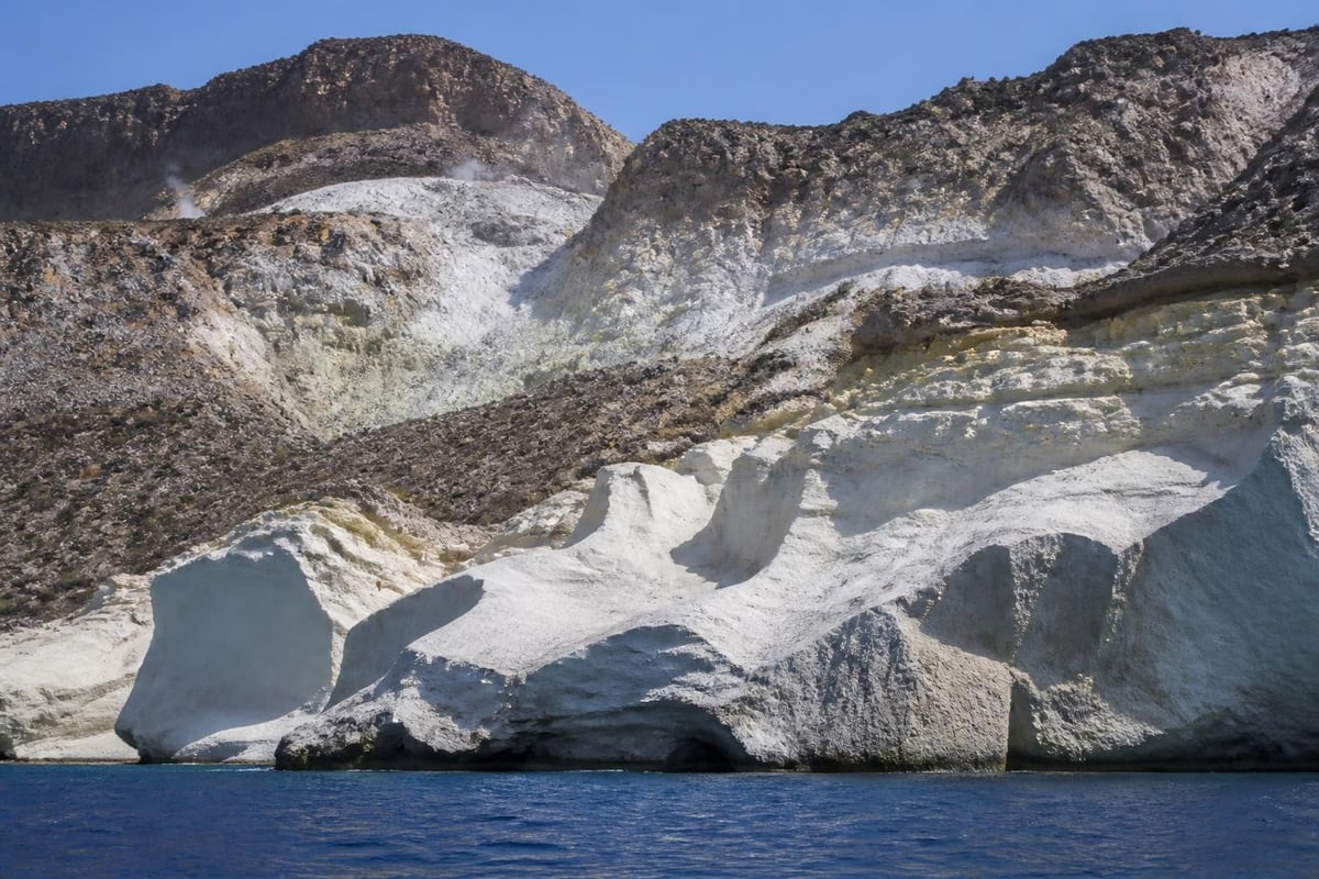 Volcanic formation process of Milos