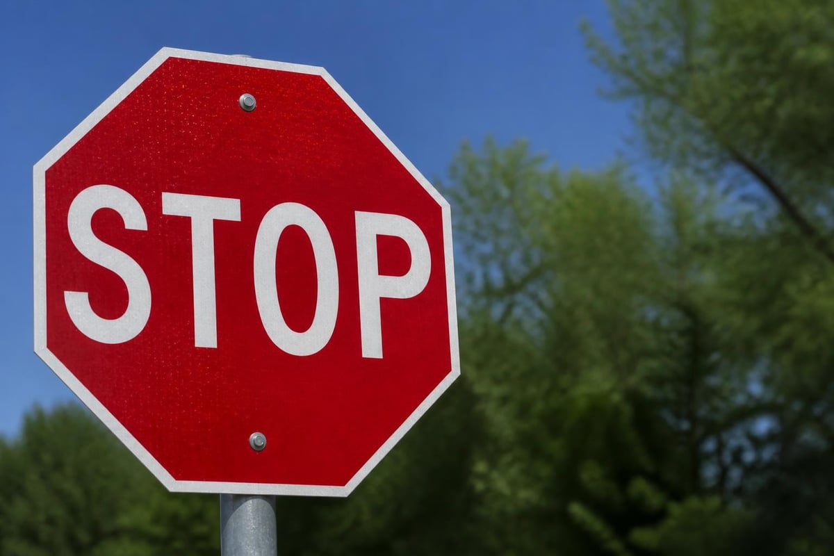 One stop sign materials and construction