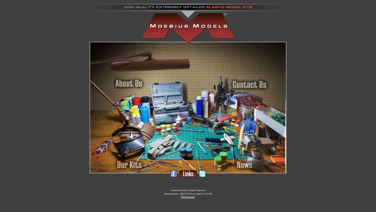 9 Best Hobby Model Kits to Build in 2025 - Moebius Models 2001: A Space Odyssey Discovery XD-1