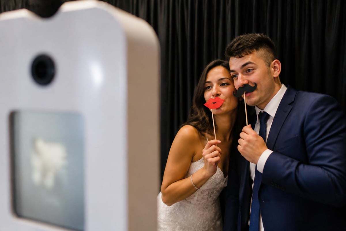 Guest engagement metrics at wedding photo booths