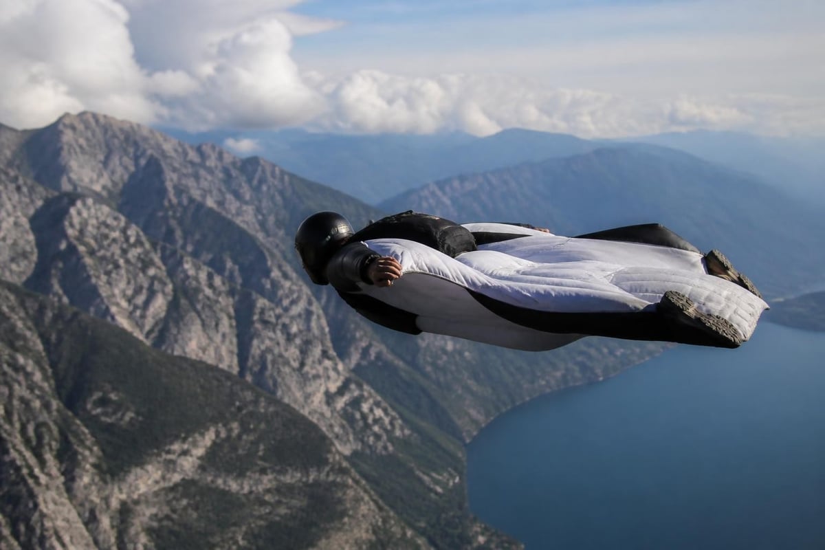 Wingsuit flight mechanics