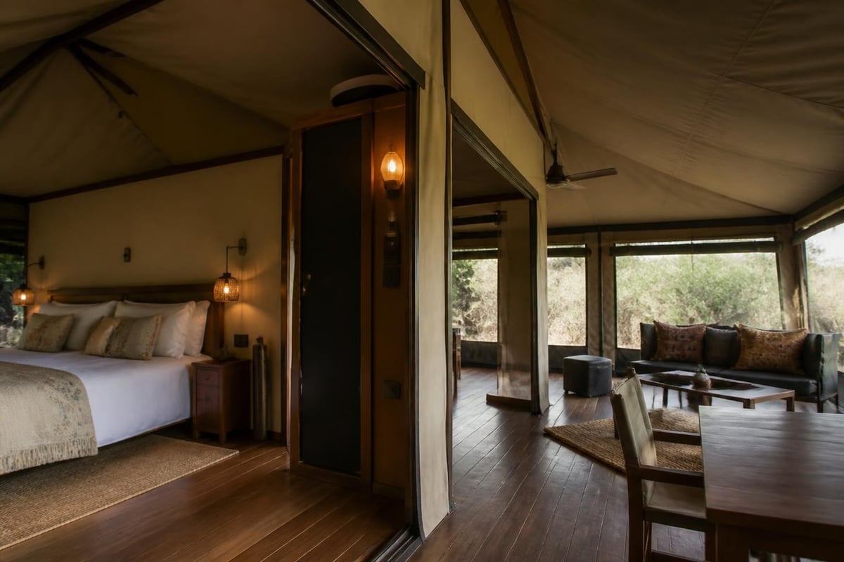Safari tent features