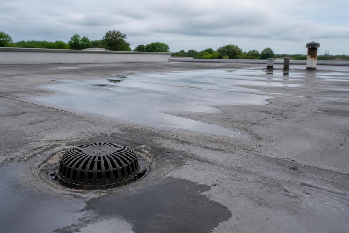 Commercial roof drainage systems