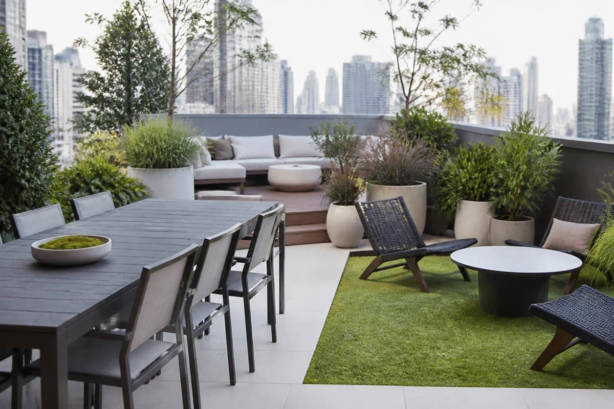 Mixed height outdoor furniture layout