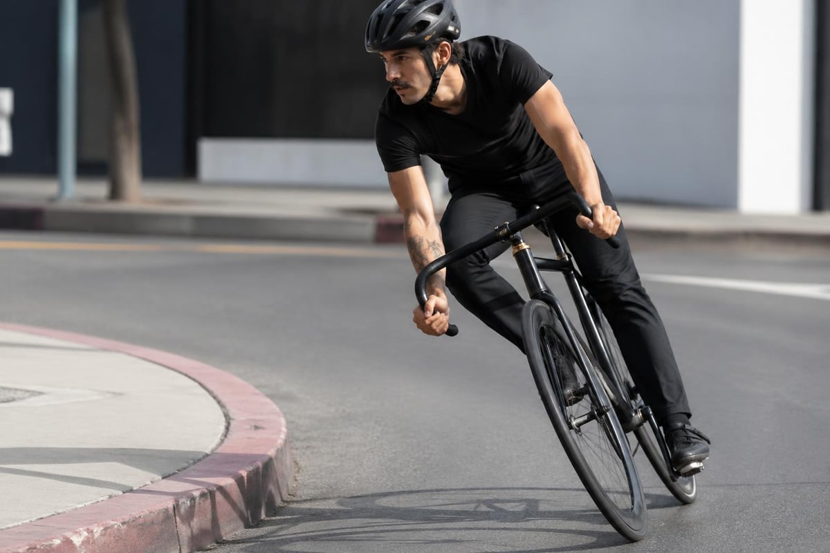 Fixed gear cornering technique