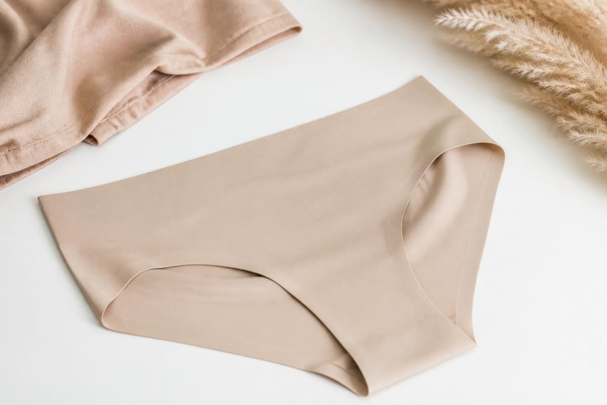 Seamless thong construction technology