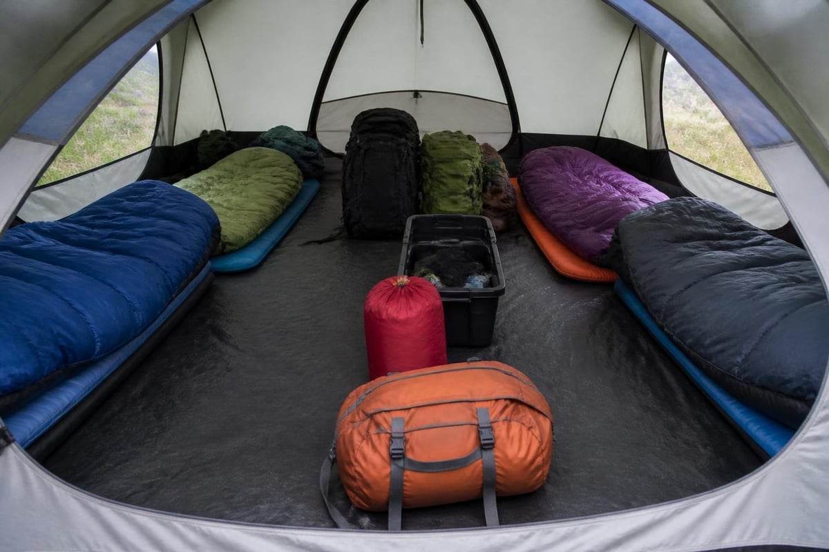 Five person tent interior space allocation