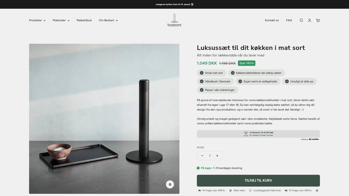 7 Smarte Køkkenrulleholder Ideer Til Dit Moderne Køkken 2026 - 2. Multifunktionel Køkkenrulleholder med Bakke (Sort eller Messing)