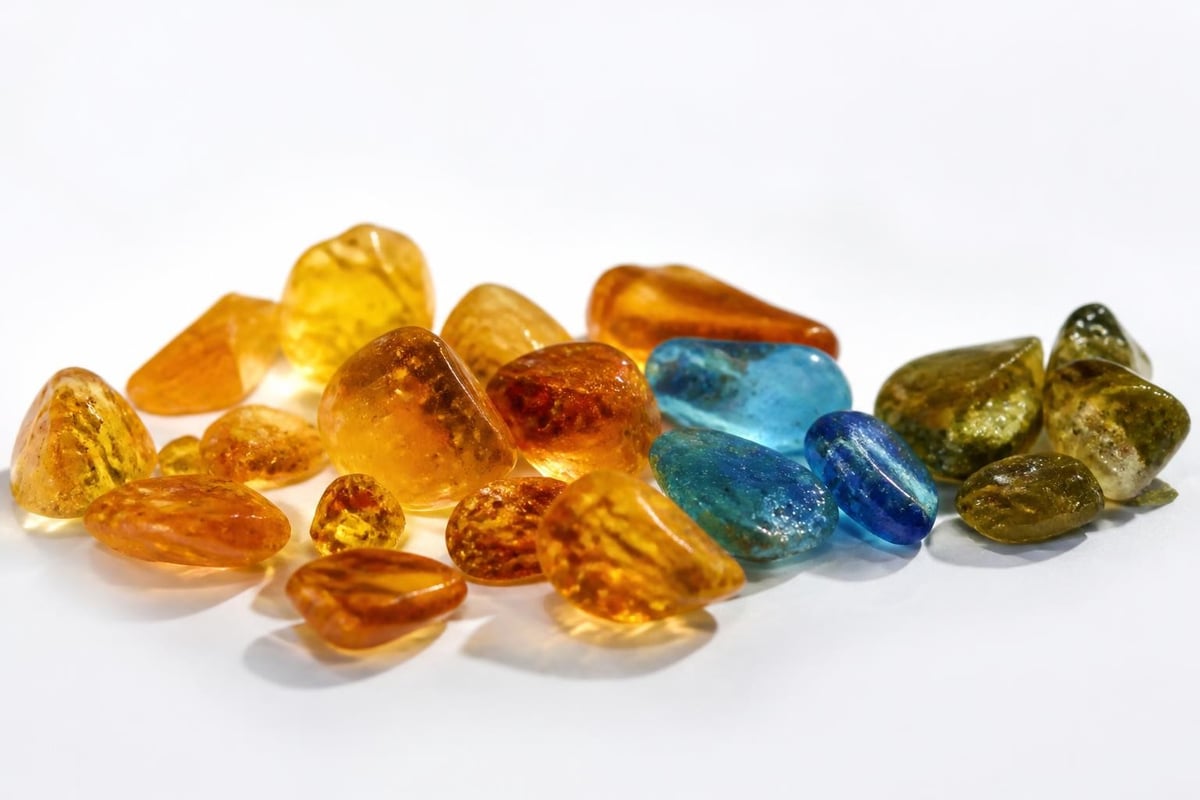 Baltic and Dominican amber color comparison